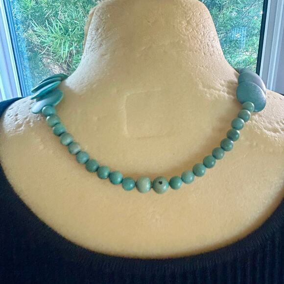 Vintage Green Wood Disc Bead Necklace – Graduated Flat Beads – Statement Jewelry - Picture 14 of 14